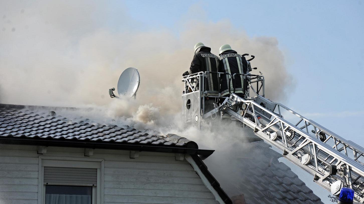 Unwetter: Haus in Großalfalterbach in Flammen