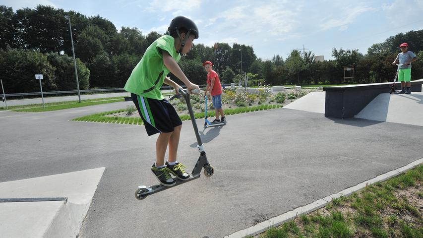 Mit Boards über die Piste: Skateanlage in Weisendorf eröffnet