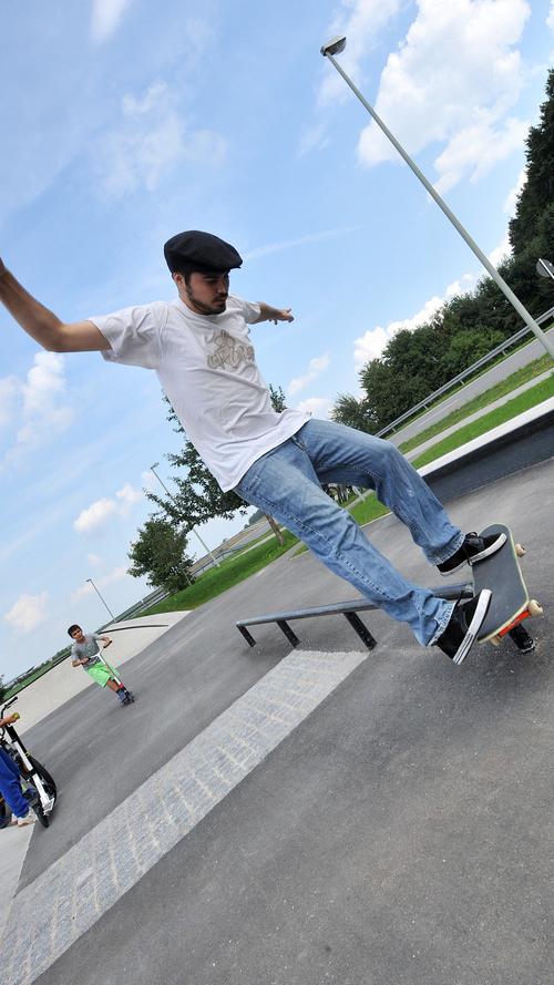 Mit Boards über die Piste: Skateanlage in Weisendorf eröffnet