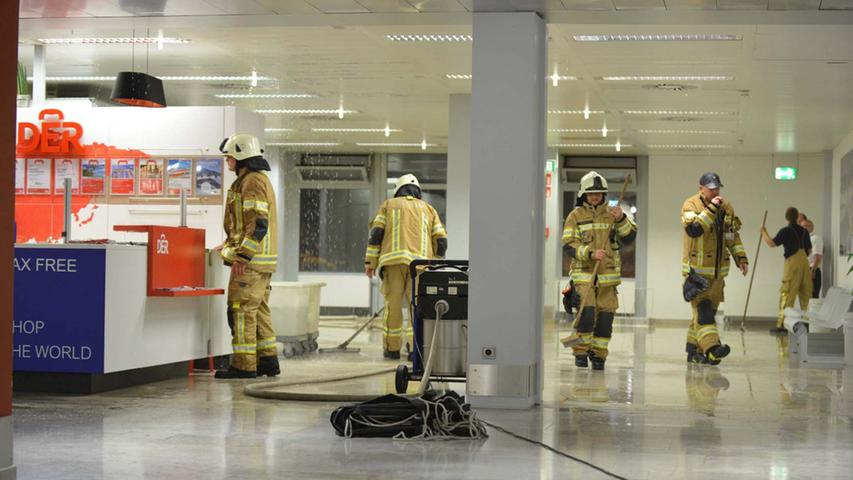 Flughafen Nürnberg unter Wasser: Die Feuerwehr rückte an