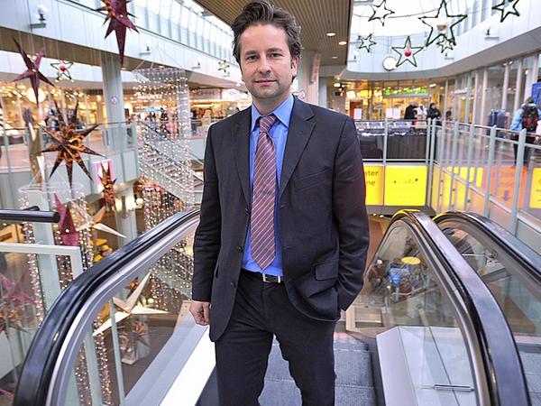 Das Rolltreppen-Sammelsurium soll beseitigt werden: Investor Miro Vorbauer im 25 Jahre alten Einkaufszentrum. Das Rolltreppen-Sammelsurium soll beseitigt werden: Investor Miro Vorbauer im 25 Jahre alten Einkaufszentrum.