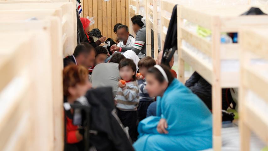 Flüchtlinge haben Fürther Kiderlin-Turnhalle bezogen