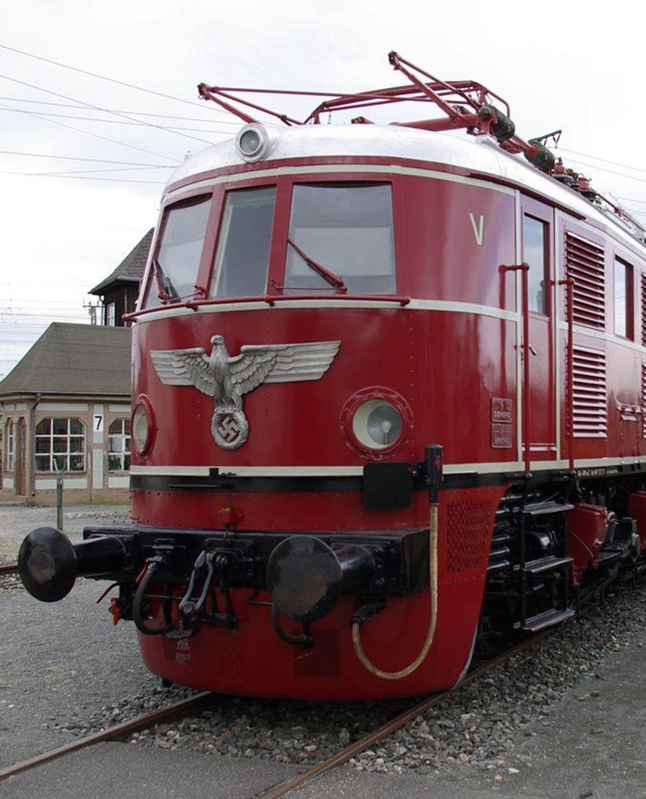 Schnellzug Lok Mit Hakenkreuz War Neonazi Pilgerort Nurnberg Nordbayern De