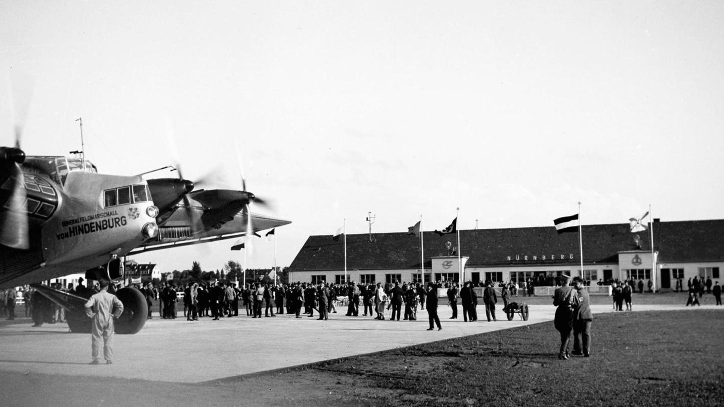 Zum Einweihungstag des Flughafens im August 1933 wurde das zu dieser Zeit größte Flugzeug in Deutschland präsentiert, die „Generalfeldmarschall von Hindenburg“.