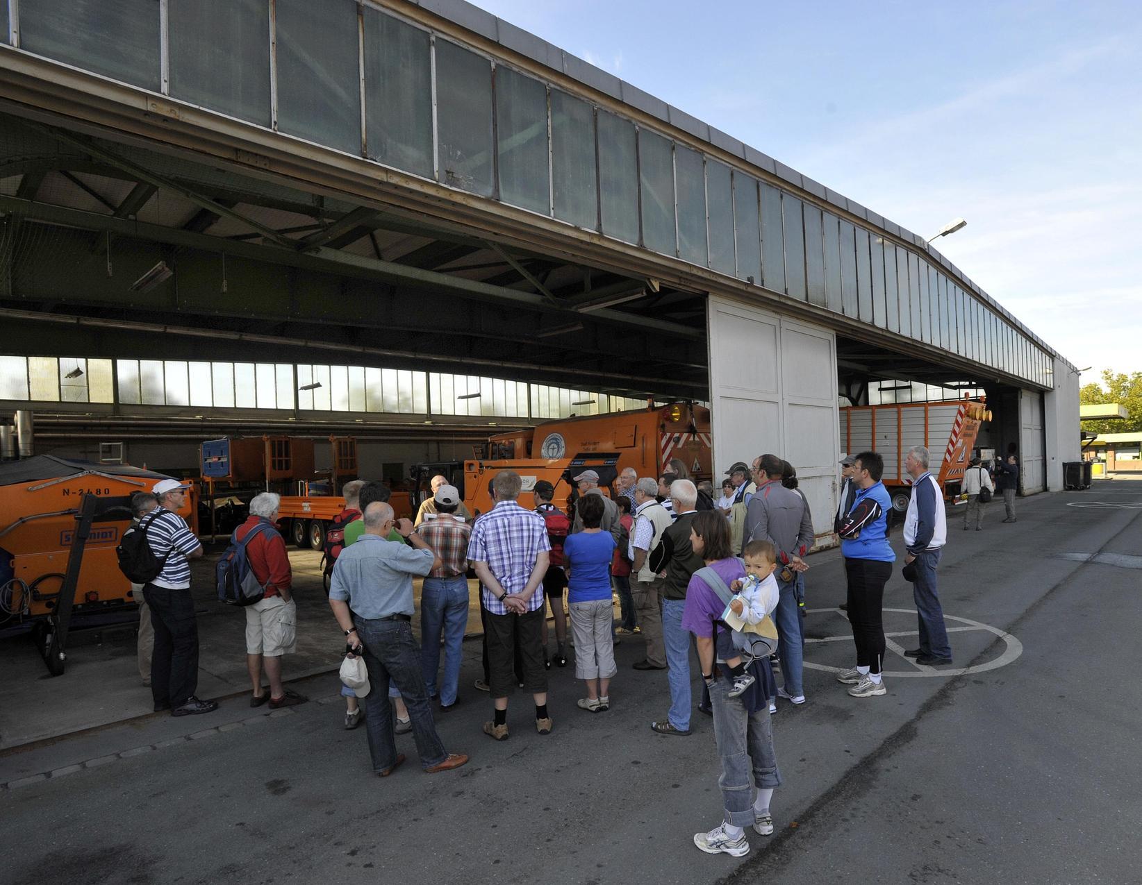 Die früheren Hangar-Hallen befinden sich heute auf dem Betriebsgelände von Sör. Sonst erinnert wenig an den einstigen Flughafen.