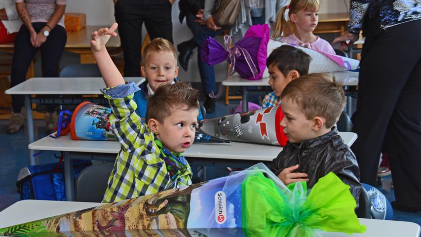 Schulanfang in Neumarkt: Aufgeregte Kinder und stolze Eltern