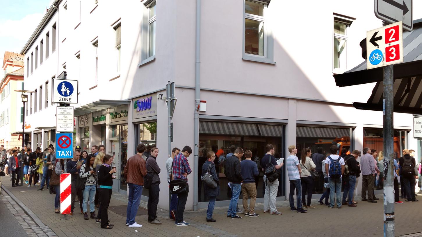 Endlose Warteschlangen verärgern Studenten in Erlangen 