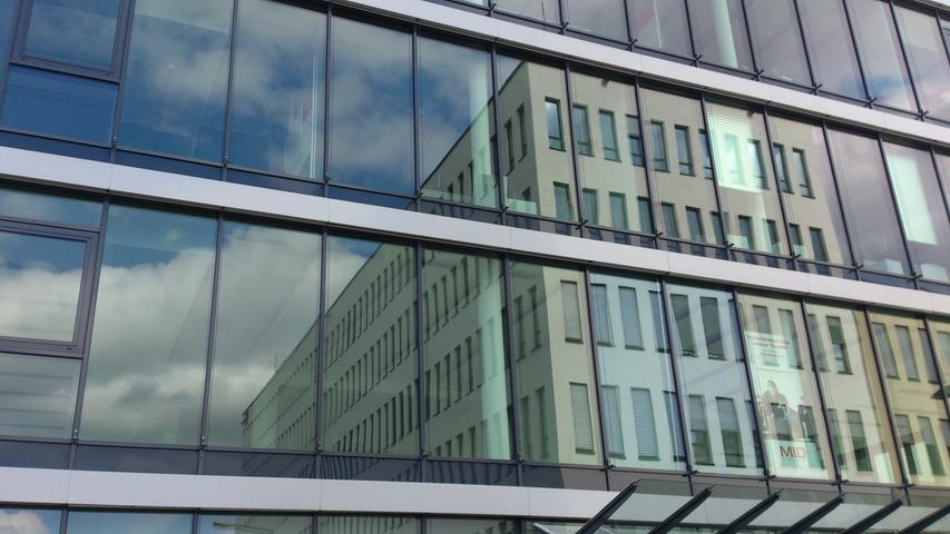 Stadt aus Glas: Spiegelungen in Nürnbergs Fassaden