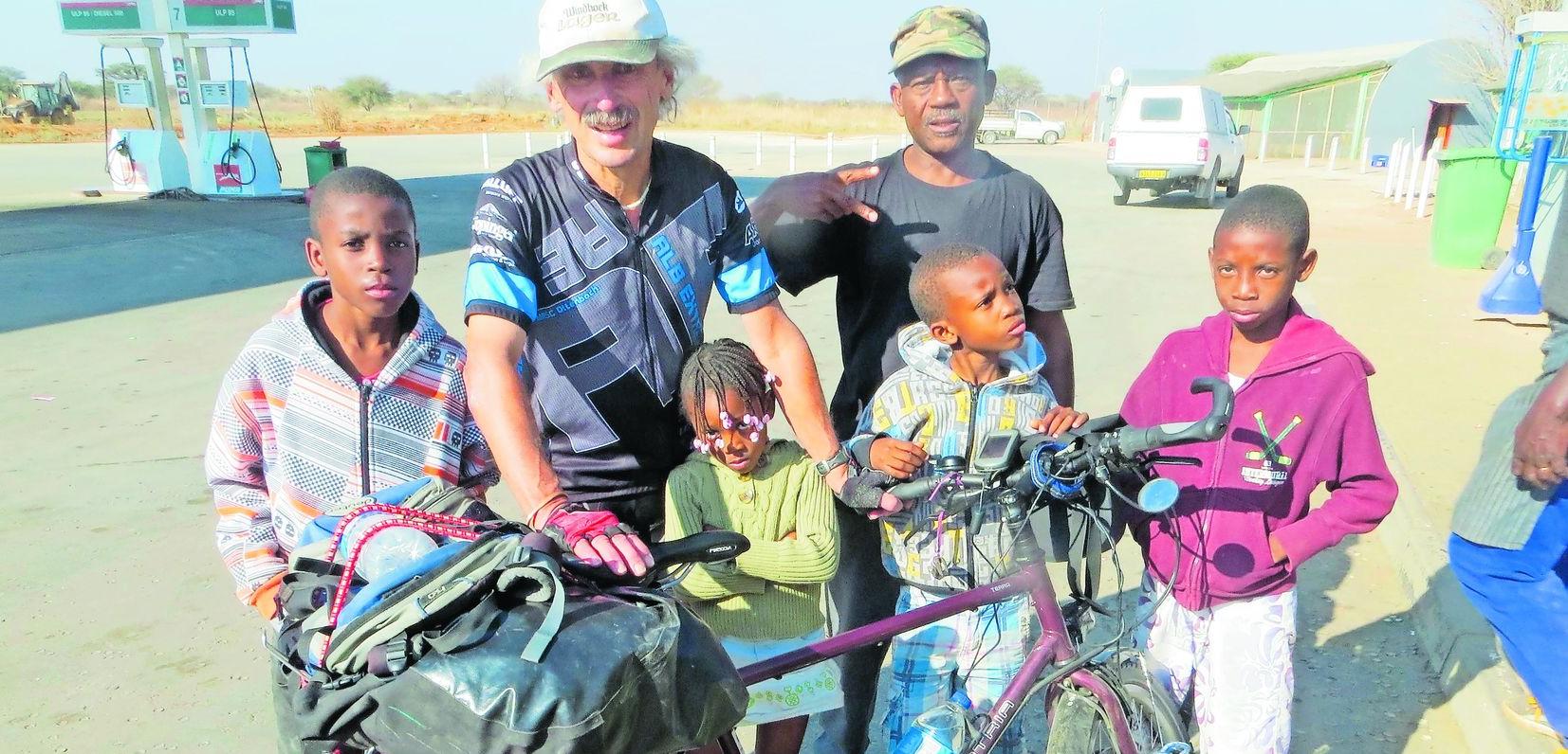 Mit dem Rad durch Afrika für die Waisen Namibias