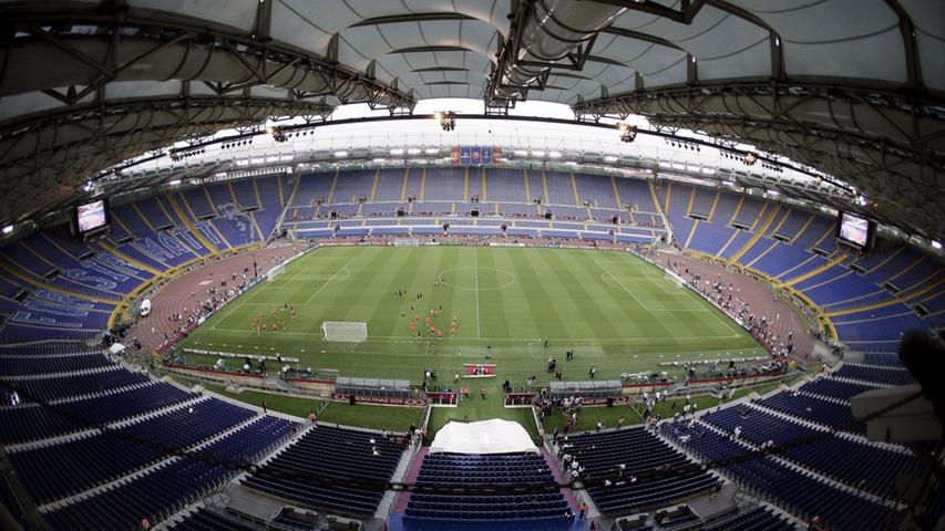 1990 - die Älteren werden sich erinnern - holte Deutschland hier den WM-Pokal. Das Stadio Olimpico in Rom ist in die Jahre gekommen, soll 2020 aber mit einigen Schönheitsreparaturen als Italiens fußballerische Visitenkarte erstrahlen.