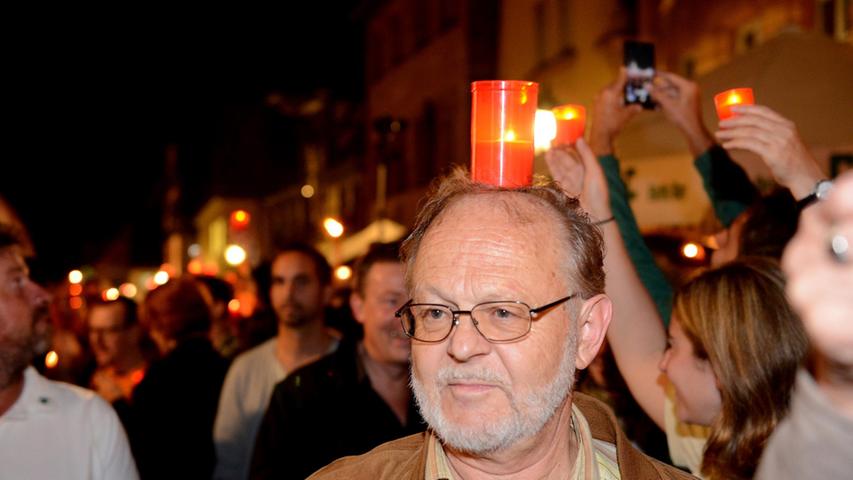FOTO: Hans-Joachim winckler DATUM: 19.9.2014..MOTIV: Grafflmarkt am Abend  Kerzenlicht und Schweigeminuten