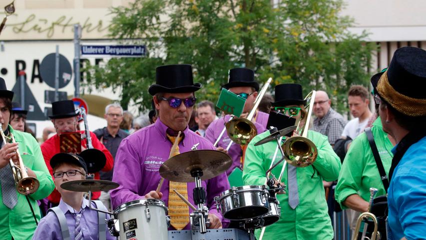 Eine Augen- und Ohrenweide waren diese Musiker beim traditionellen Nürnberger Altstadtfest 2014.