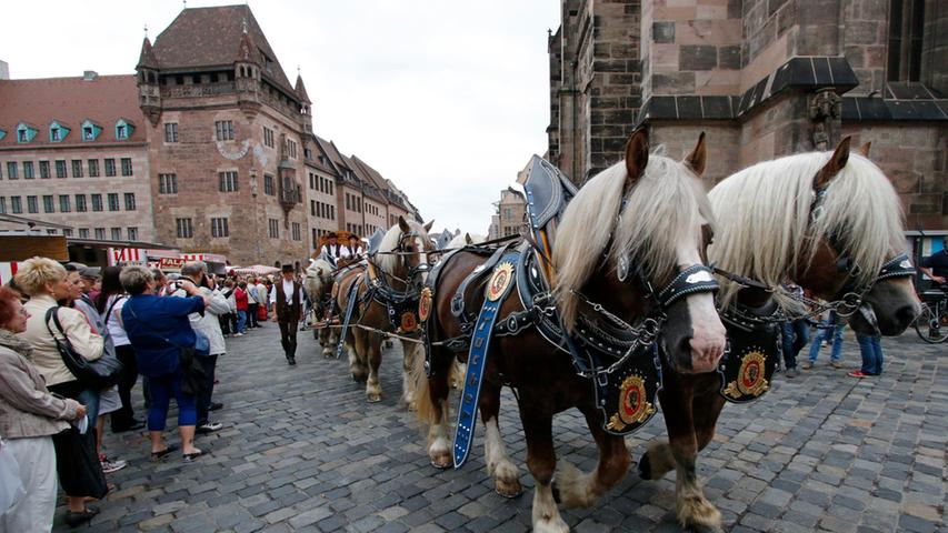 Piraten und Pferde: Umzug zum Nürnberger Altstadtfest