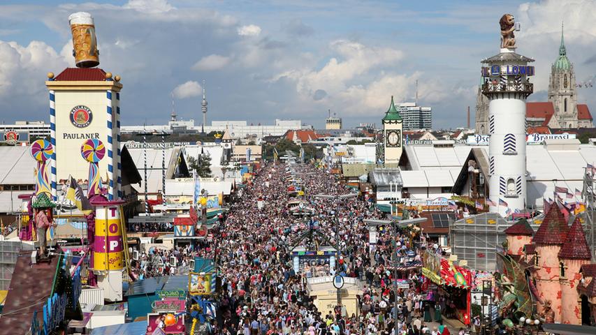 Und so pilgerten tausende Besucher über das Festgelände und ließen sich ordentlich feiern.