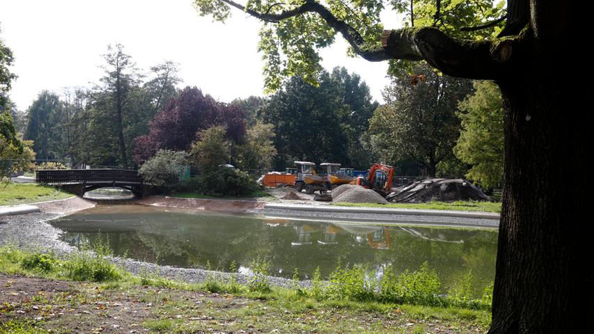 Am Samstag wurde der Weiher im Stadtpark mit Wasser geflutet.