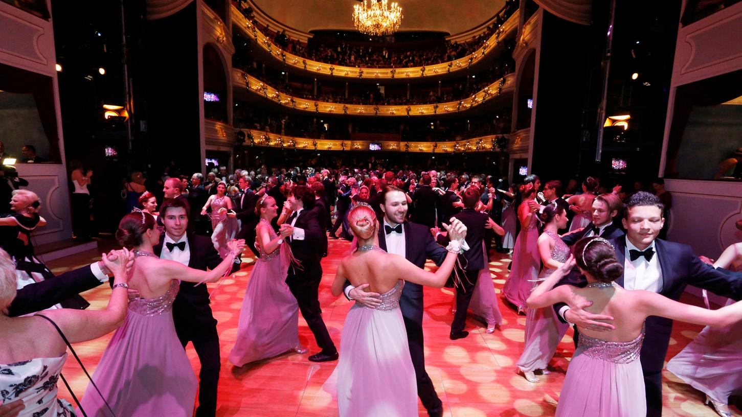 Darf schon 2016 wieder getanzt werden? Der Opernball könnte ein fulminantes Comeback feiern.