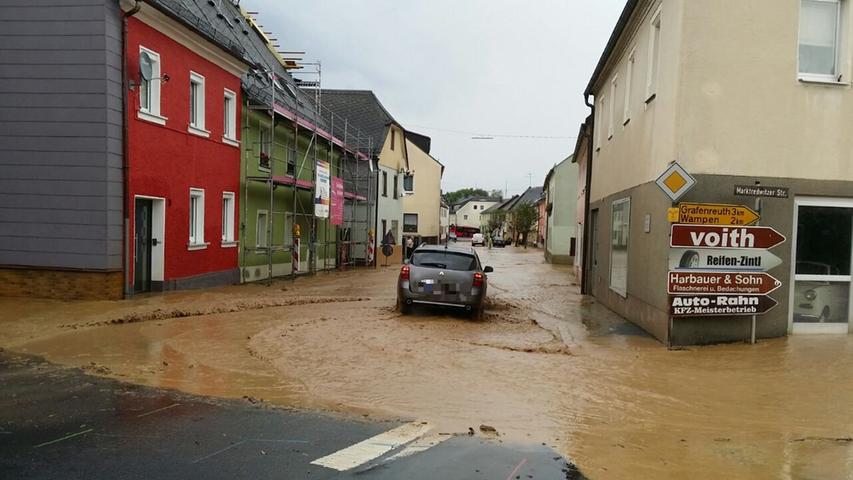 Überschwemmung in Thiersheim: 180 Einsatzkräfte vor Ort