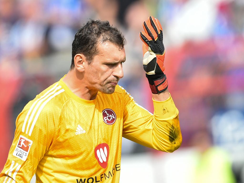 Der in Leipzig verletzungsbedingt ausgewechselte Raphael Schäfer beginnt gegen Leipzig. Der in Leipzig verletzungsbedingt ausgewechselte Raphael Schäfer beginnt gegen Leipzig.