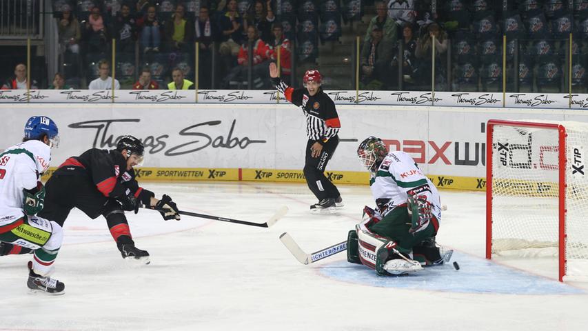 Oblinger macht's doppelt: Ice Tigers schlagen Augsburg