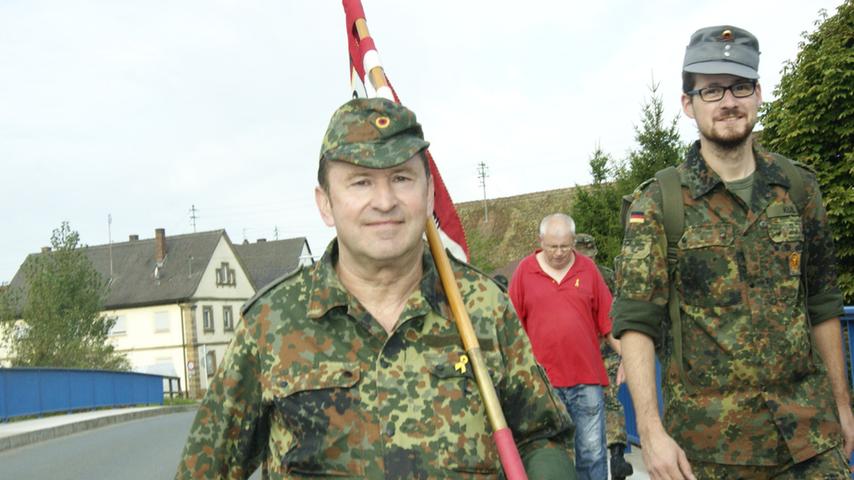Reservisten marschieren von Hallerndorf nach Forchheim