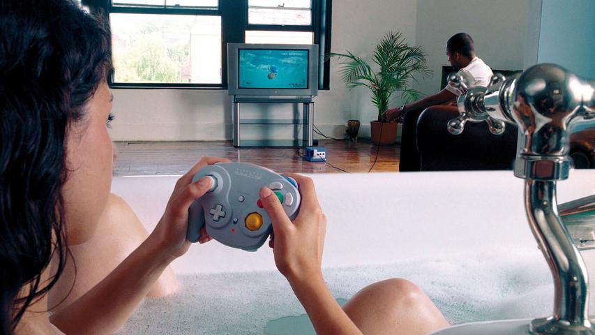 Mit innovativen Konsolen wie dem N64 revolutionierte Nintendo den Markt. Das Nachfolgemodell GameCube allerdings verlor zu Beginn des neuen Jahrtausends den Konkurrenzkampf gegen die Sega Dreamcast, die Sony PlayStation 2 und die Microsoft Xbox.