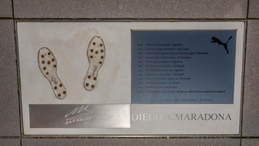 ...wurde jetzt auch der Fußabruck Maradonas im Rahmen des Internationalen Marketing-Meetings des Herzogenauracher Sportartikel-Herstellers eingeweiht.