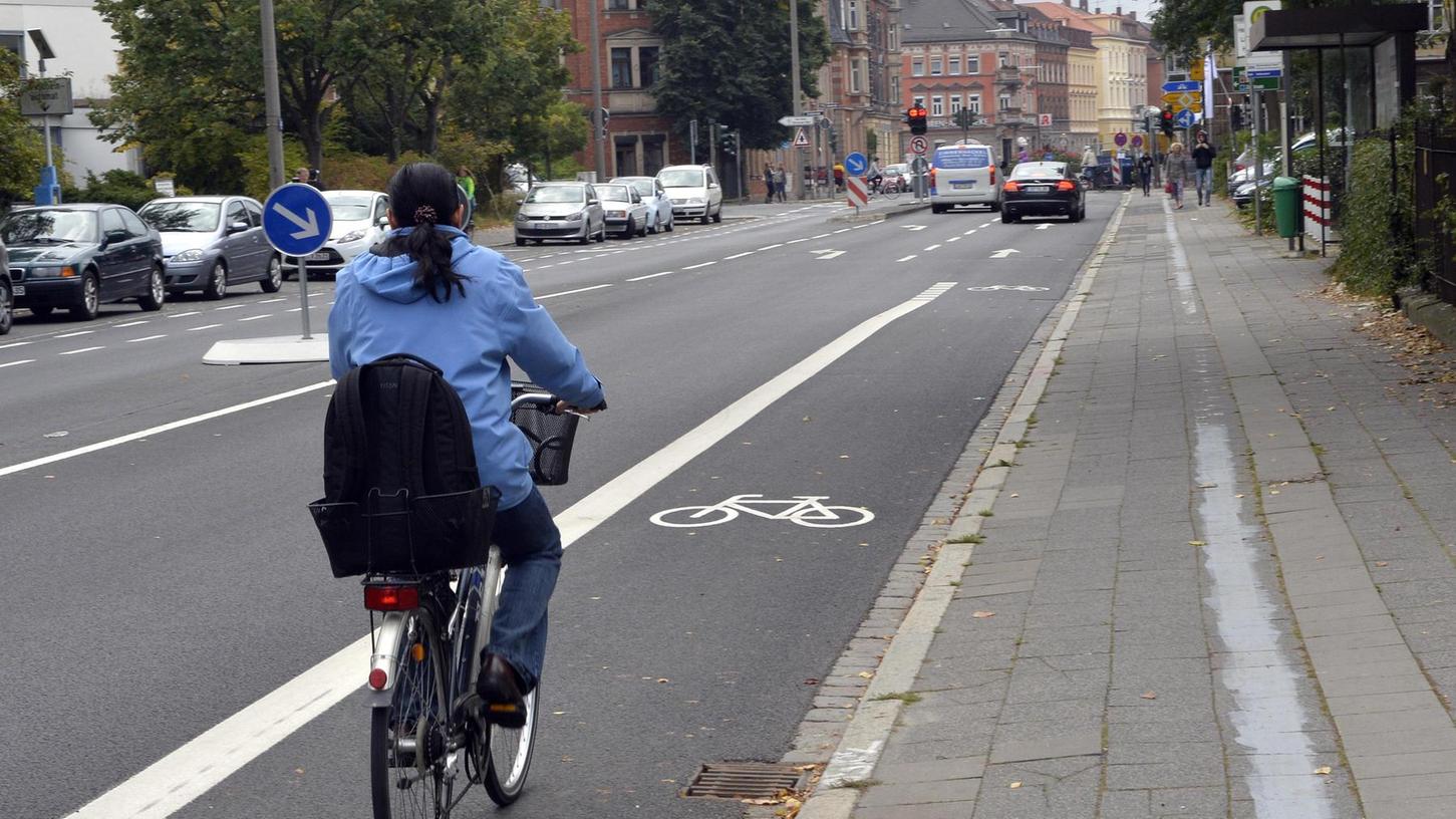 Erlangen: Doppelte Radwege sollen Radler auf Straße bringen