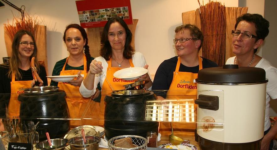 Das Verkaufsteam des Dorfladens besteht aus (von links nach rechts) Manuela Lang, Susanne Jungherr, Anka Coric, Monika Sponsel und Elke Phillipp.