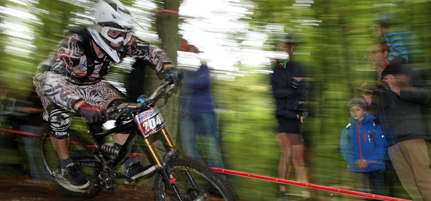 Enduro-Biker heizten durch Treuchtlingens Wälder