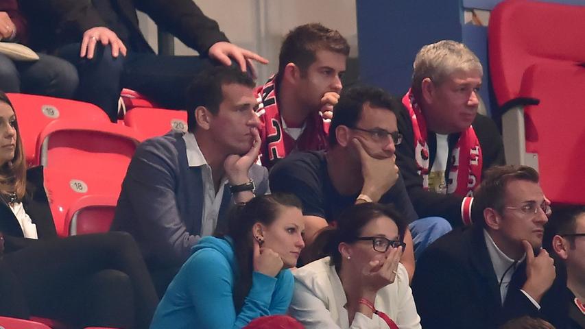 Half alles nichts, Ende September, vor dem Spiel gegen den 1. FC Kaiserslautern wurde Schäfer zur Nummer drei degradiert. Trainer Valerien Ismael setzte auf Rakovsky.