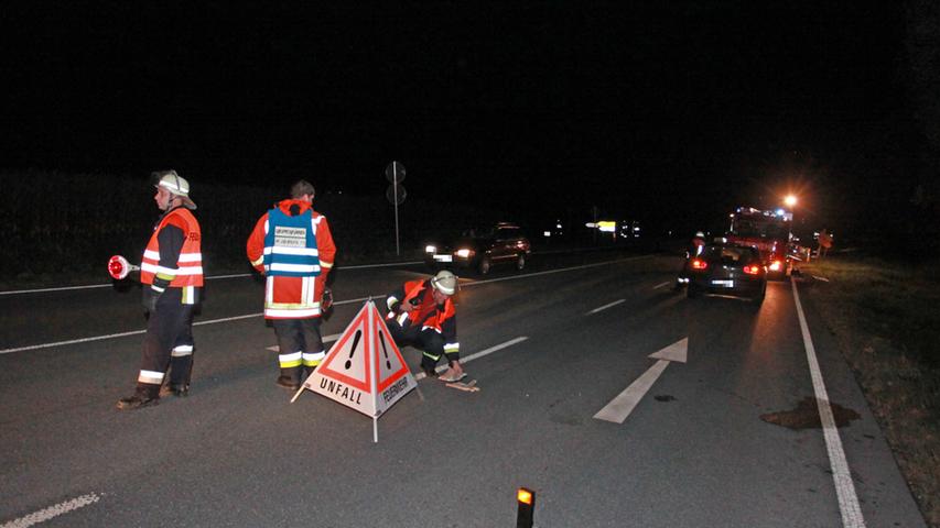 Passatfahrer übersieht Auto bei Goldmühl: Vater und Kind verletzt