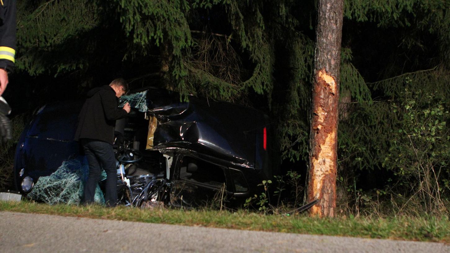 30-Jährige stirbt bei schwerem Verkehrsunfall bei Bechhofen