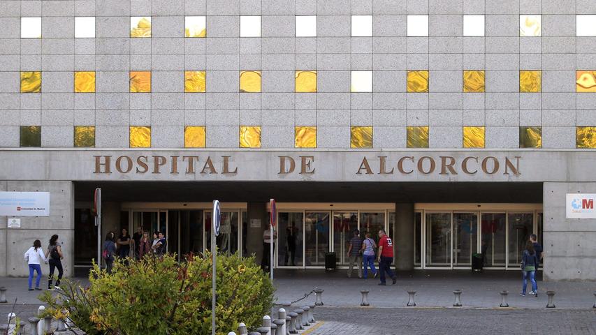 Am 6. Oktober infiziert sich erstmals seit dem Ausbruch der aktuellen Ebola-Epidemie ein Mensch innerhalb Europas mit dem gefährlichen Virus: 
 Eine Krankenschwester steckte sich bei einem Ebola-Patienten in einem Madrider Krankenhaus an.