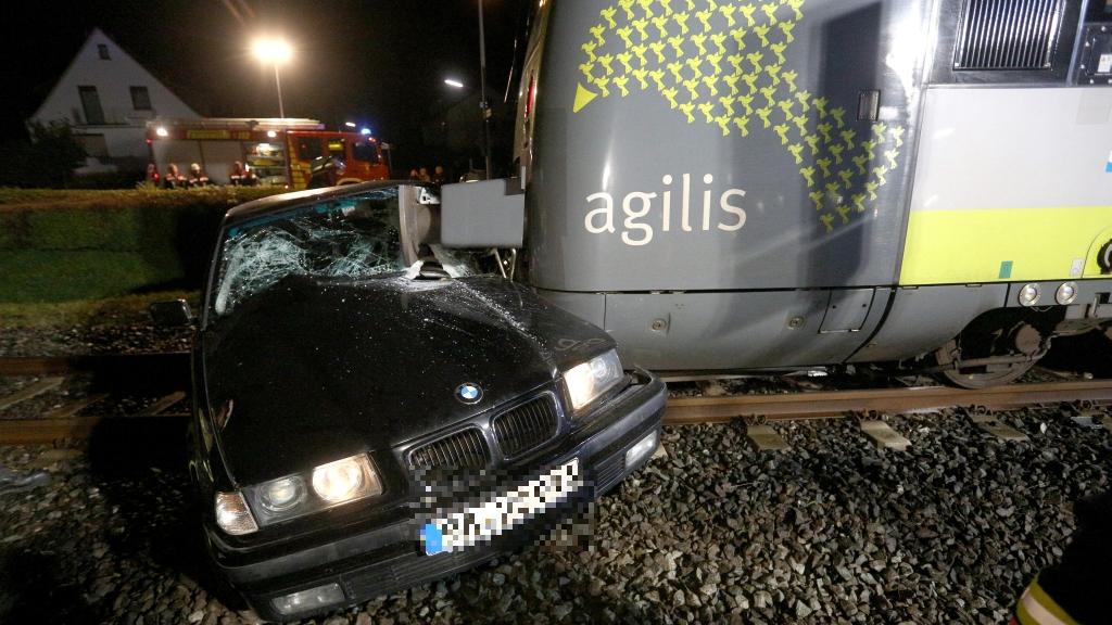 Glück im Unglück hatte der Fahrer dieses BMW: Der 20-Jährige wurde bei dem Unfall in Reckendorf nur leicht verletzt.