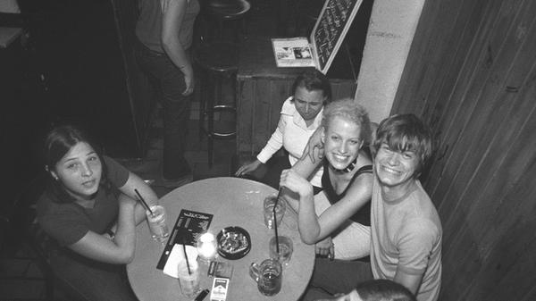 Mit meinem Kleinkraftrad, das allerdings nicht sehr schnell fuhr, wurden die Grenzen ab 16 endlich weiter gezogen: Zum „Star-Club“ oder ins „Groovy“ nach Nürnberg. An Samstagen spielten dann Gruppen in Hinterzimmern in Rückersdorf oder in Berg in der Oberpfalz, was im Winter mit einem Zweirad ein weiter Weg war.