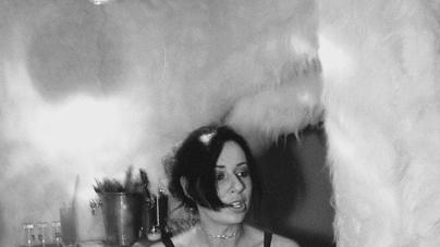 Natürlich gehe ich noch aus, sogar sehr gern. Aber eben nur ab und zu. Früher verging kaum ein Tag ohne Abendprogramm. Zu Studienzeiten trafen wir uns zum Biertrinken im Mausloch in der Altstadt.