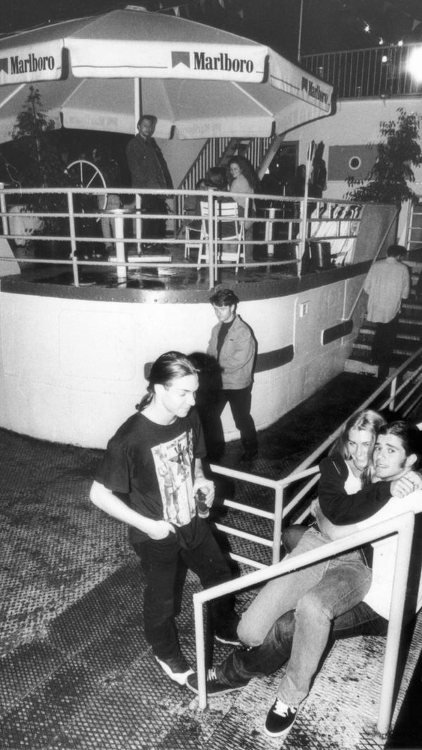 Oder wir fuhren zum Hafen, wo das „Boot“ stand, die Mega-In-Disco der 90er-Jahre.