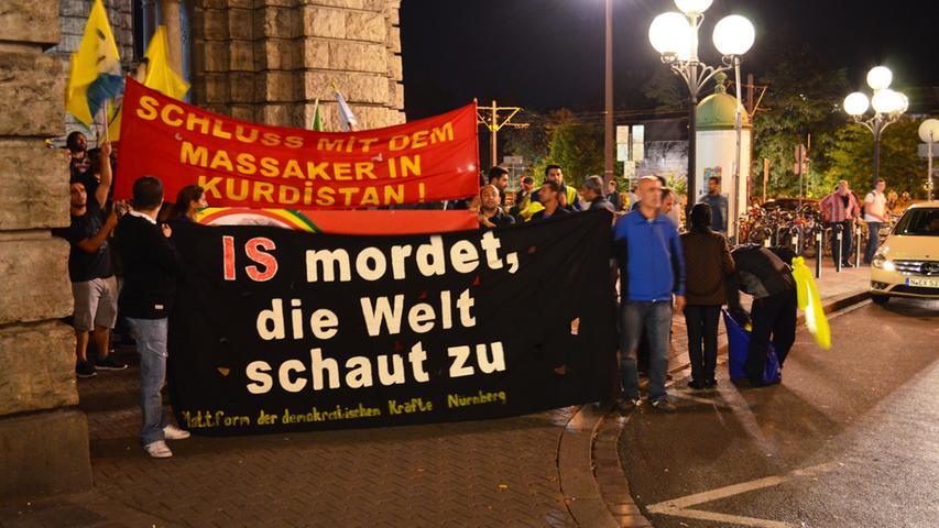 Kurden demonstrieren in der Nürnberger Innenstadt gegen den IS