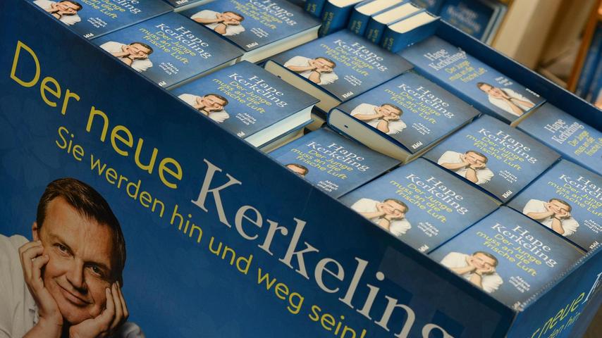 Eine Autobiografie namens "Der Junge muss an die frische Luft" ist auch von Hape Kerkeling zu haben - auch wenn der Entertainer selbst nicht vor Ort in Frankfurt war.