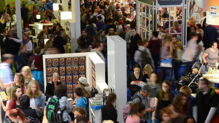 Die 66. Frankfurter Buchmesse ist mit rund 7000 Ausstellern aus 100 Ländern auch in diesem Jahr der weltweit größte Branchentreff. Und freilich war auch heuer wieder ein bunt gemischtes Potpourri an Prominenten vertreten, die ihre neusten Werke präsentierten.