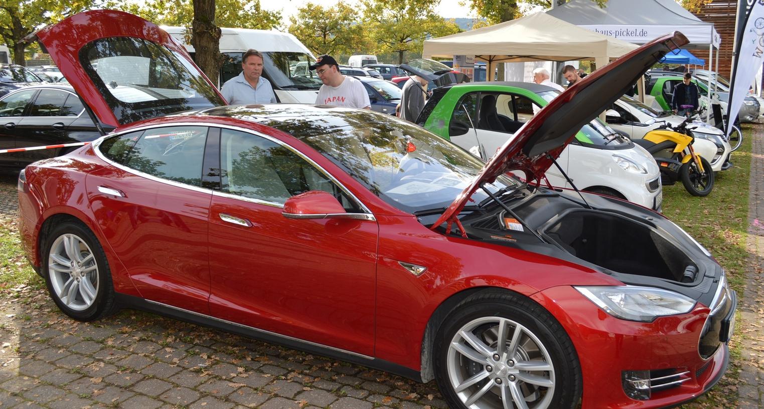 E-Autos auf der 2. Energiemesse in Forchheim.