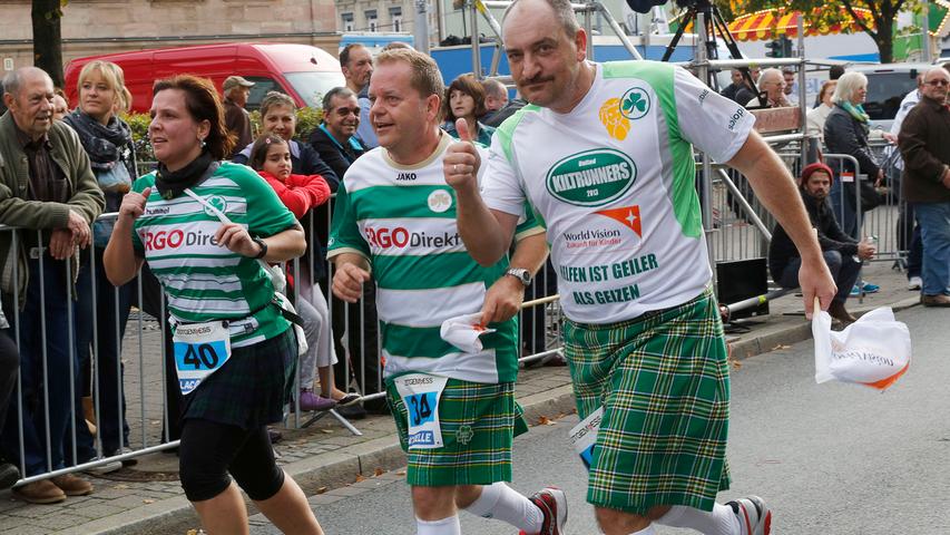 ... traten manche Läufer im Schottenrock an. Die Hobbyläufer der United Kiltrunners sorgten damit für gute Laune bei den Zuschauern.