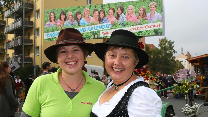 Reife Früchte, freches Gemüse: Pin-up-Bäuerinnen in Fürth