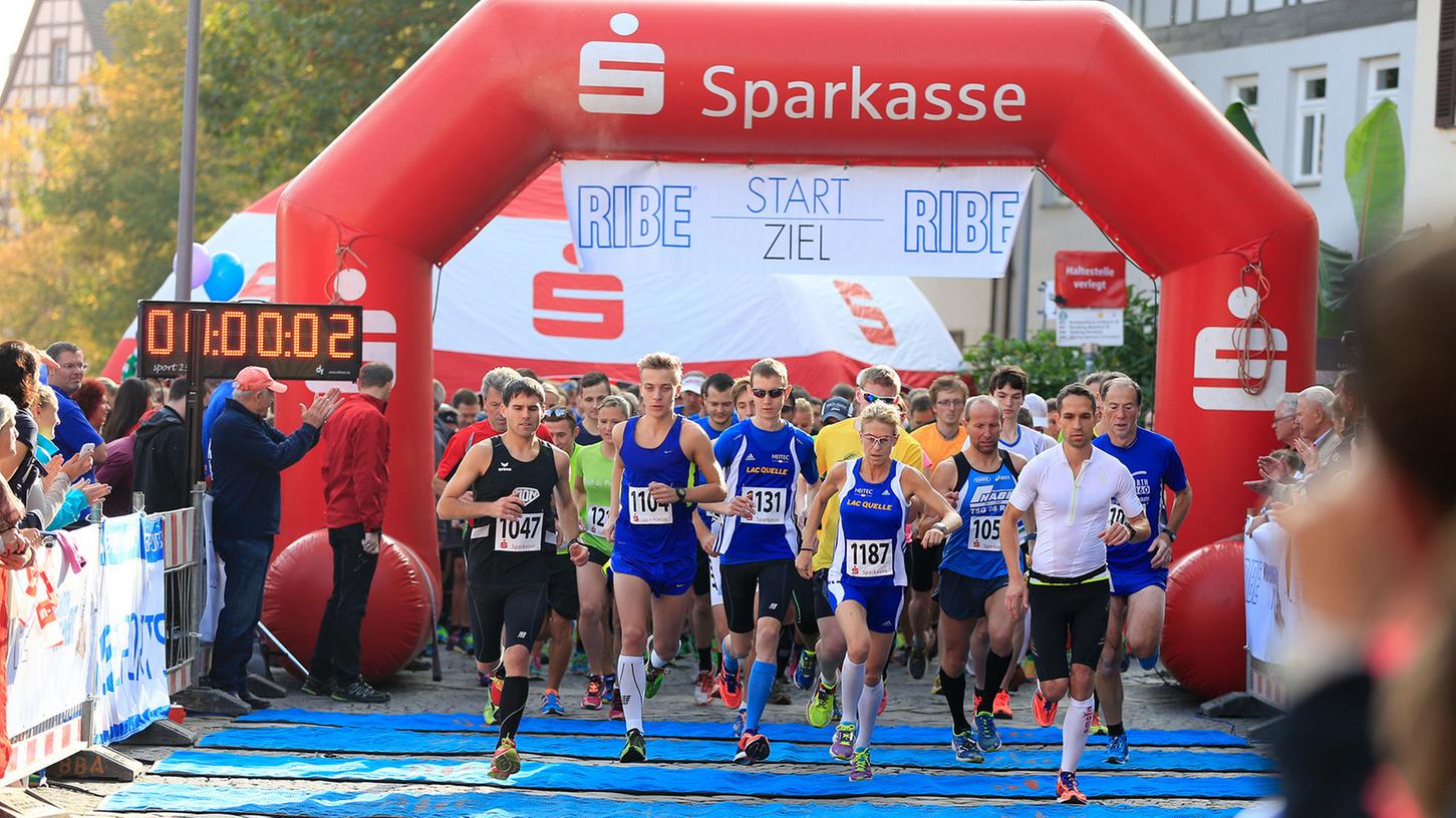 Mehr als 1000 Läufer kamen am Sonntag zum Citylauf nach Schwabach. Das ist neuer Teilnehmerrekord.