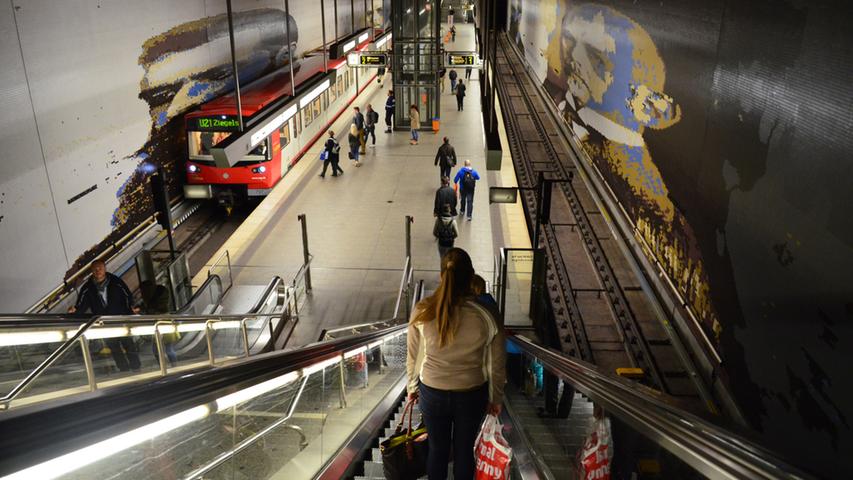 "Denken heißt vergleichen" - über dieses Zitat von Walther Rathenau konnten sich 31.000 Fahrgäste am U-Bahnhof Rathenauplatz an jedem Werktag Gedanken machen.