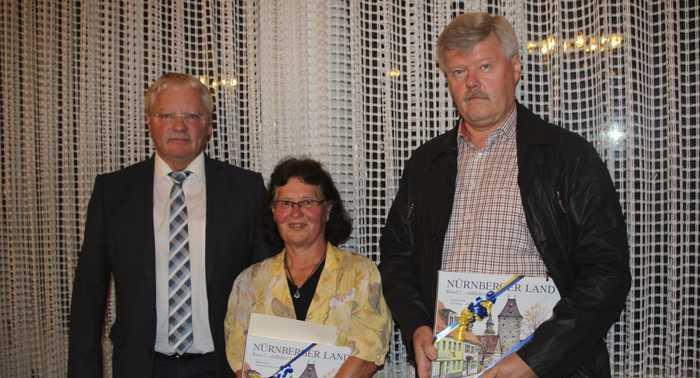 Leinburgs Bürgermeister ehrt Mitglieder des Gemeinderats
