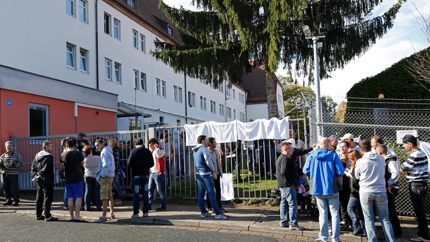 Erst vor Kurzem hatten Asylbewerber bei Protesten vor der Bayernkaserne in München die Zustände in der südbayerischen Erstaufnahmestelle kritisiert.