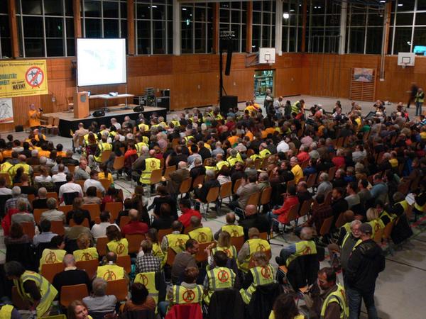 Mit 500 Menschen war die Mehrzeckhalle in Freystadt gut gefüllt.
