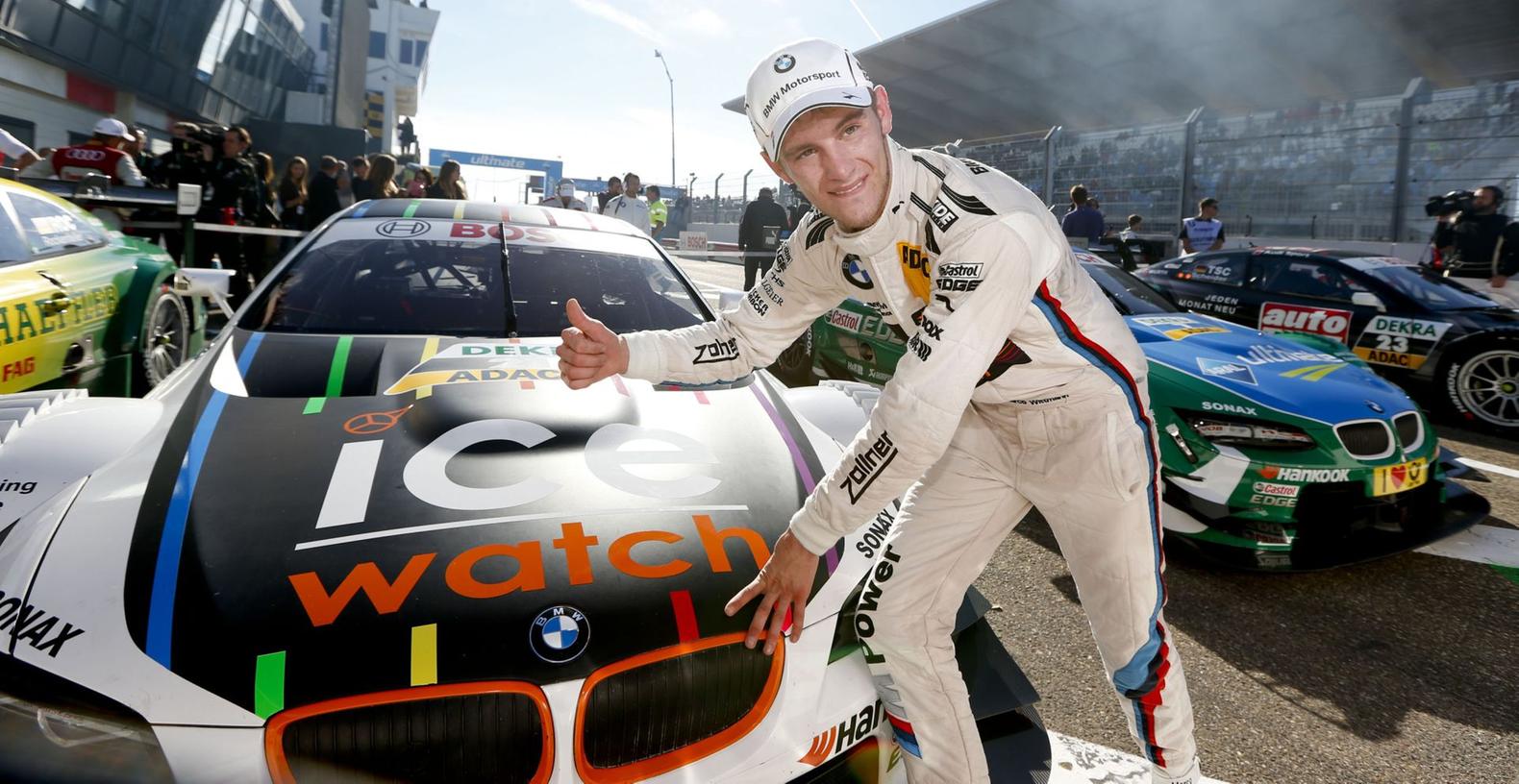 Daumen hoch für den DTM-Champion: Marco Wittmann fuhr in seinem BMW 2014 allen davon.