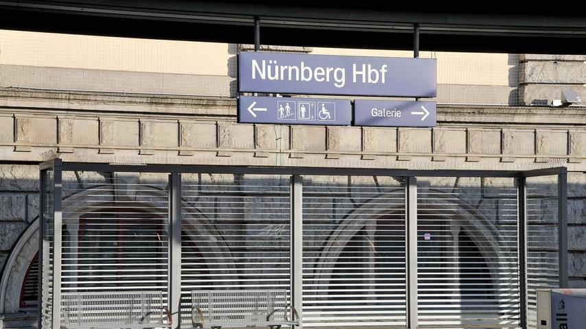 Nun stehen seit dem frühen Samstagmorgen viele Züge still, so auch am Nürnberger Hauptbahnhof.